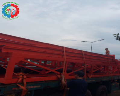 Cầu đỡ ống hơi bão hòa được đi lắp đặt/ Supports for slightly saturated pipe system