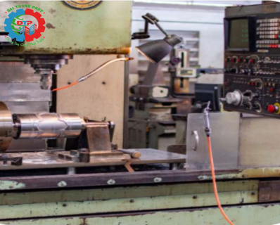 Máy phay CNC: Gia công Phay CNC trục./ CNC Milling Machine: Sharp to be machining CNC Milling